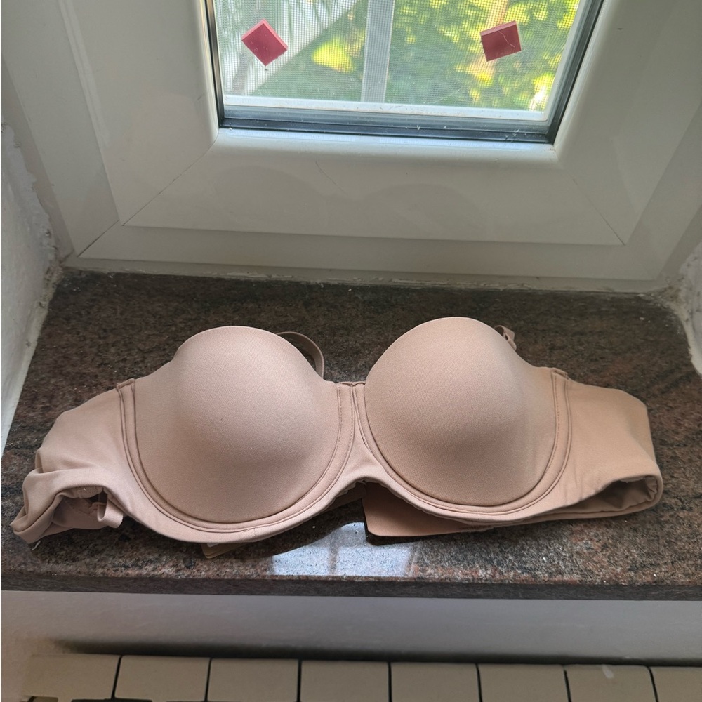 Skims Strapless Bra NWT Size 34A